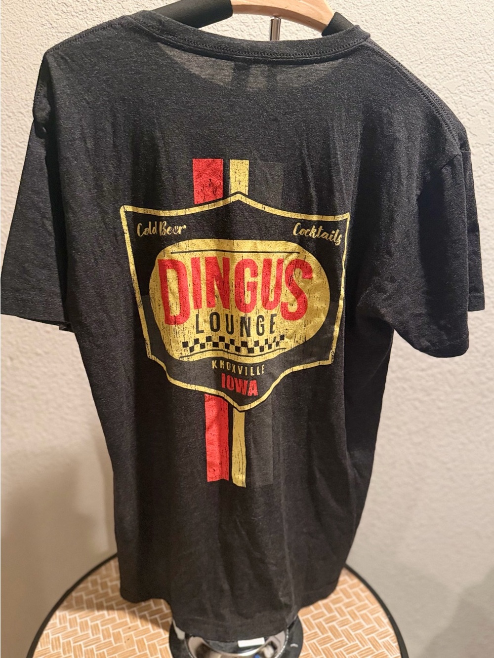 Vintage-Vibe Dingus Lounge Knoxville Iowa Graphic Tee / Charcoal Grey / Size M - Picture 3 of 6